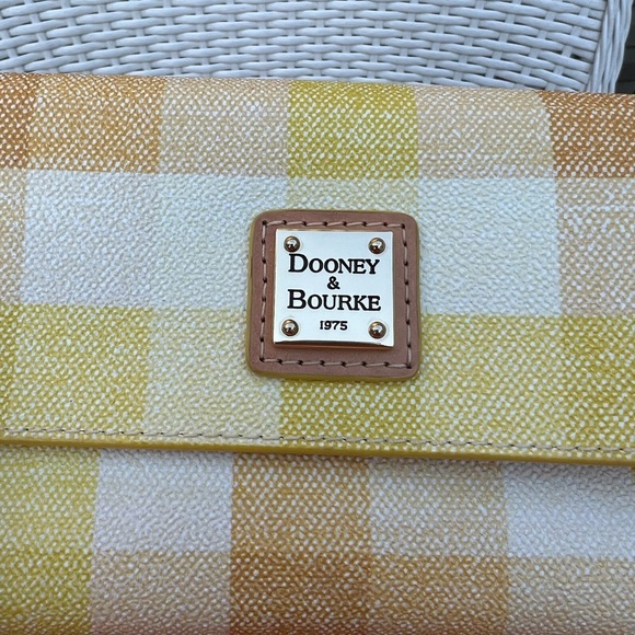 Dooney & Bourke Quadretto Check Milly Wristlet